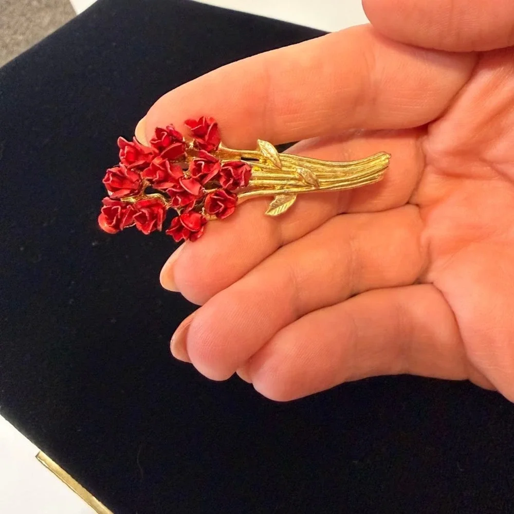 Vintage‎ Avon Red Enamel Rose Bouquet Brooch Gold Tone Floral Pin Gift Valentine